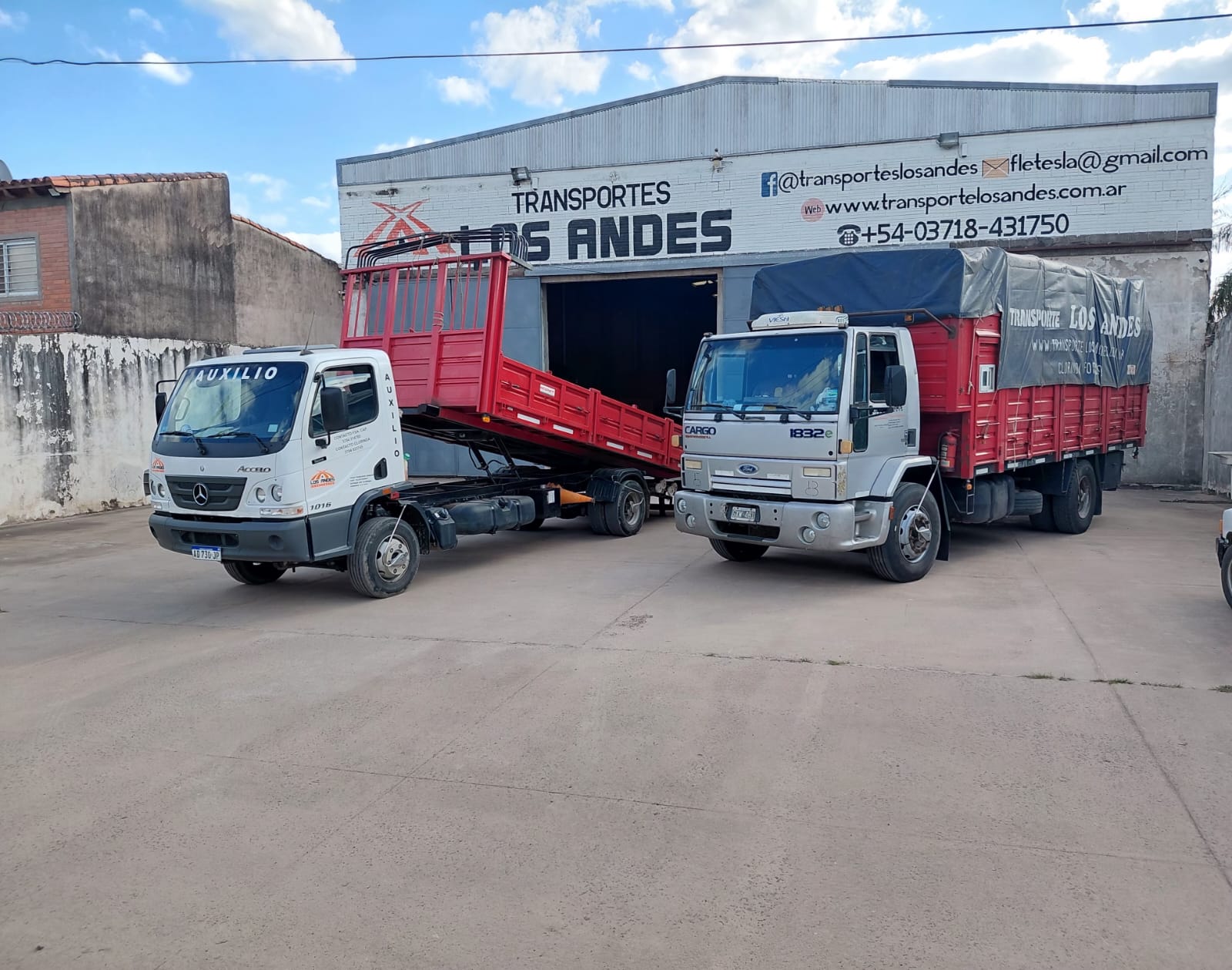 Flota de Transporte Los Andes en base operativa